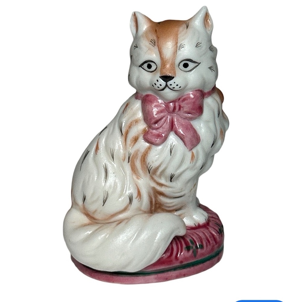 Staffordshire  Curio Cabinet figurine comes with box and brochures
